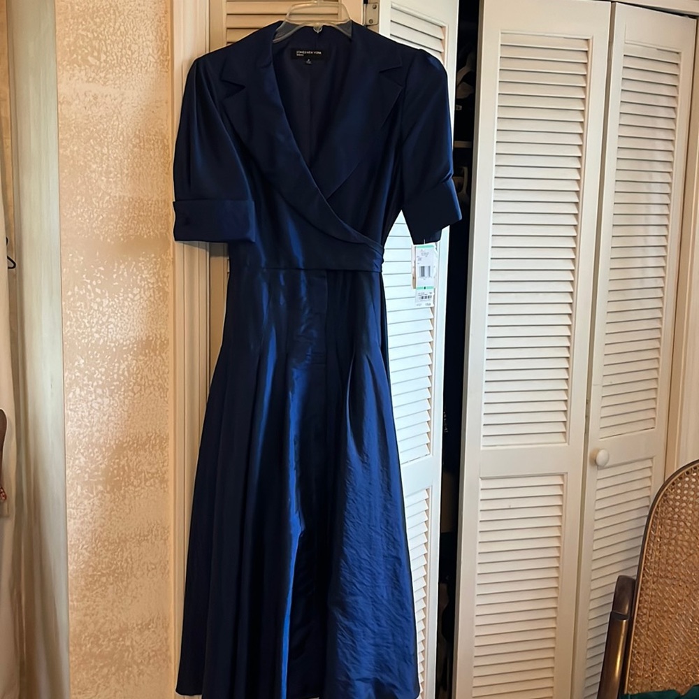 Jones New York cocktail dress. Navy  Sz 8. NWT